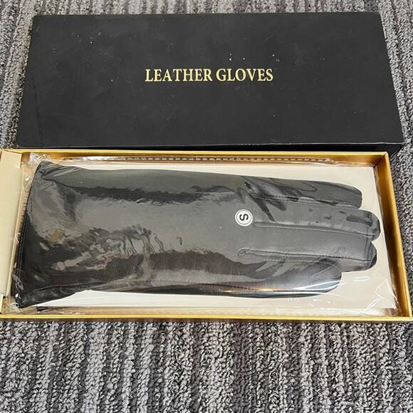 Accessories - Women’s Black Leather Gloves | Fleece Lined | Size Small Gift Boxed